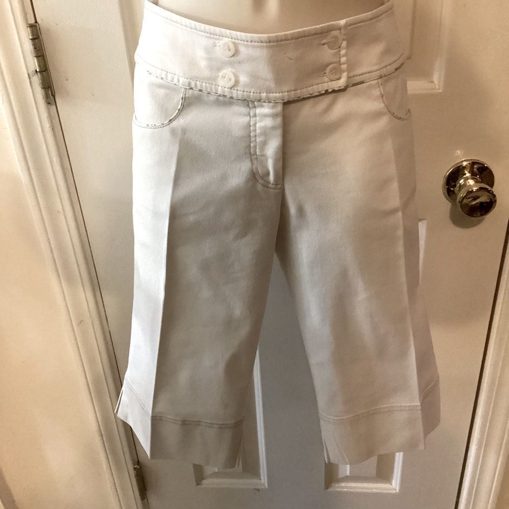 Bebe white Capri Pants size 6
